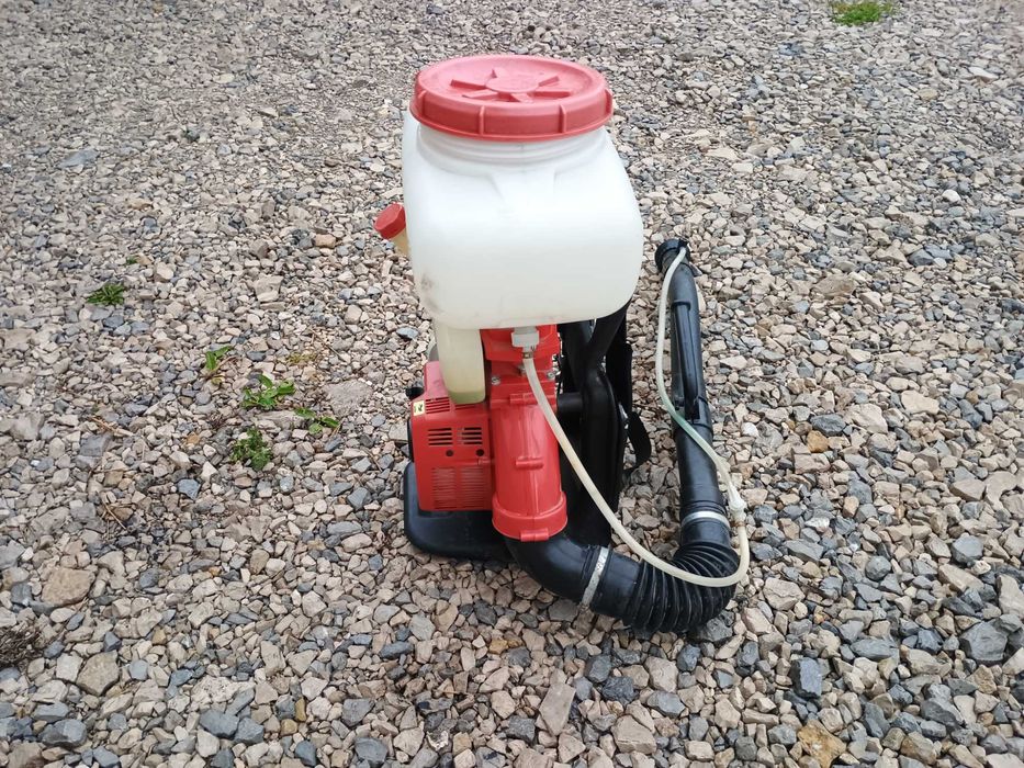 Продавам бензинова моторна пръскачка Raider RD-KMD01