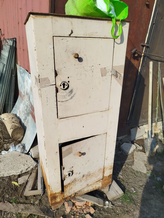 Сейфы металлические б/у