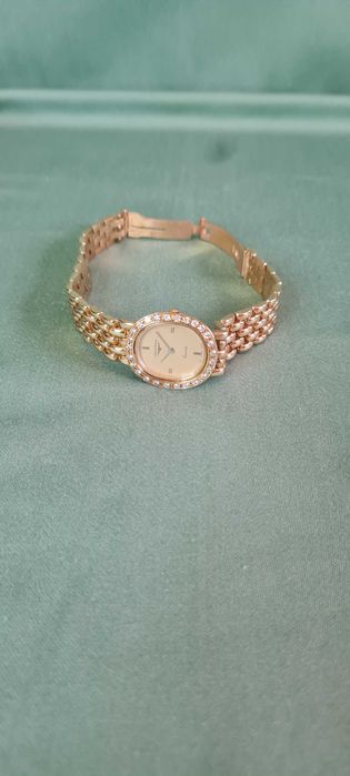 Златен 18 кт часовник с брилянти