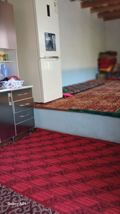 Angor tumani Qorasuvda hovlili uy sotiladi