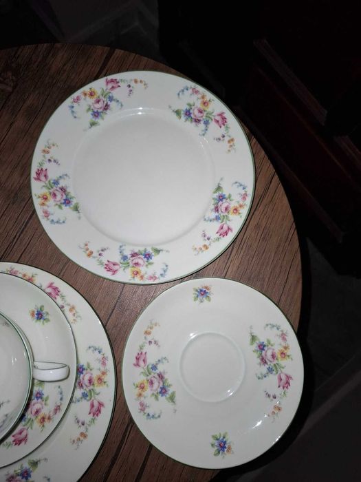 Тройни порцеланови сетове