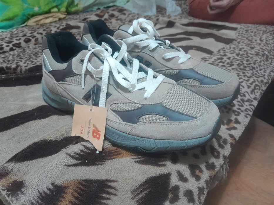 Продам новые кроссовки