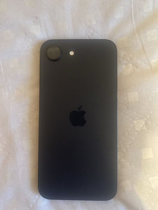 iPhone 16e с коробкой