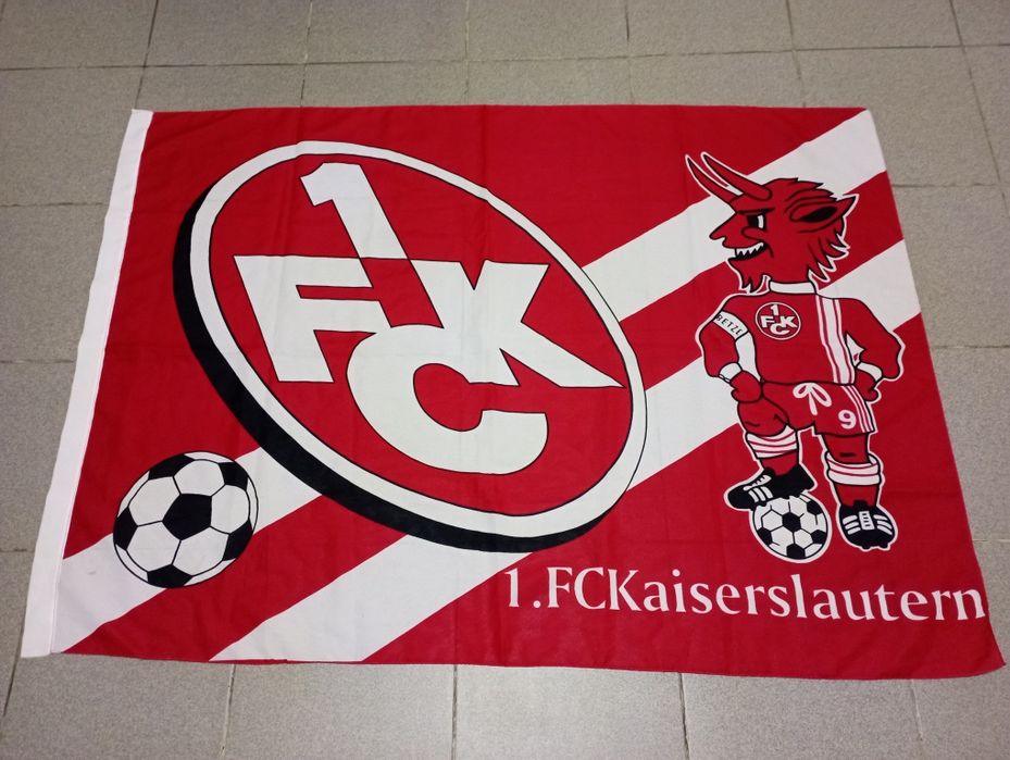 Steag FC Kaiserslautern culori rosu alb Dinamo Bucuresti