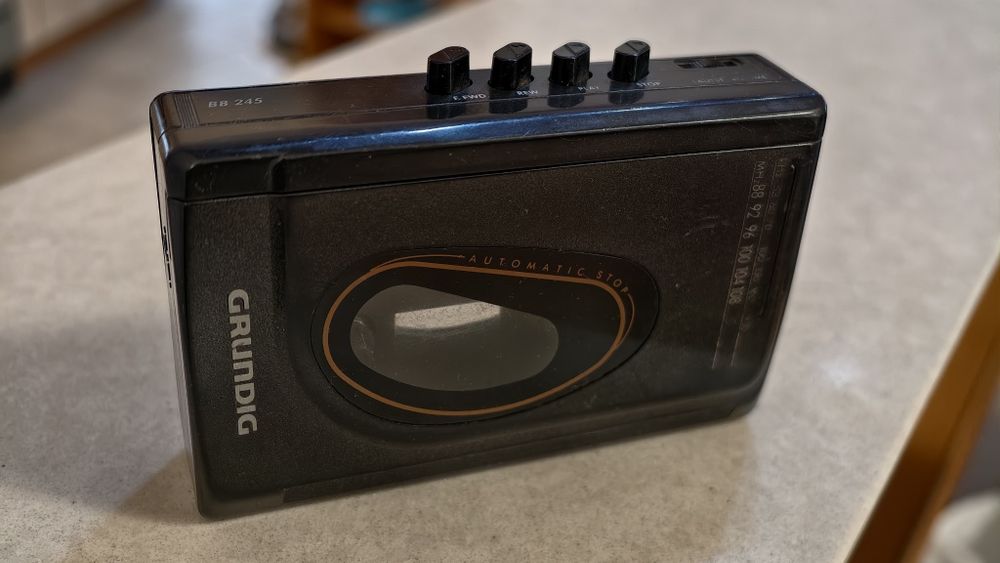 Walkman Grundig cu radio