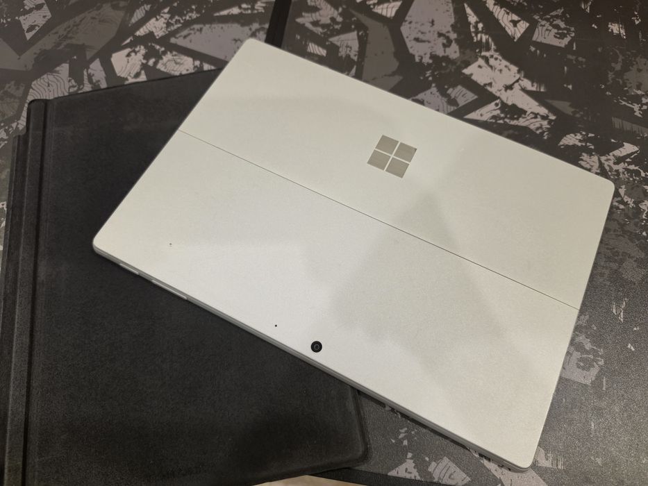 Microsoft Surface Pro 7+ / i7-11th / 16GB Ram / 256 SSD