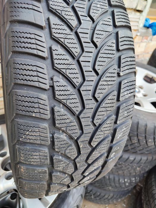 4 бр зимни 225/50/17 Bridgestone RFT