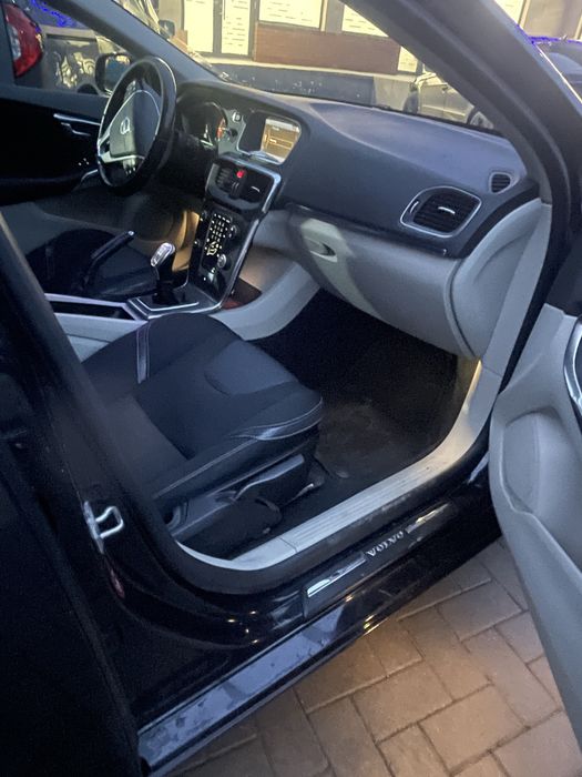 Volvo v40 anul 2013 negociabil