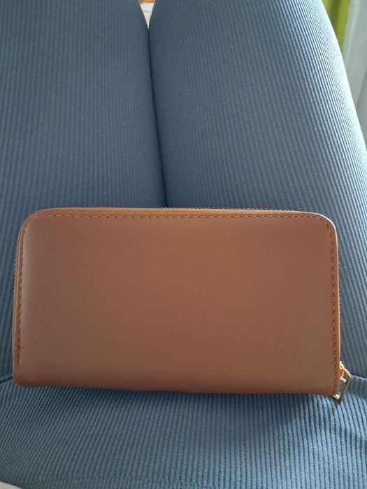 Дамско портмоне в кафяво