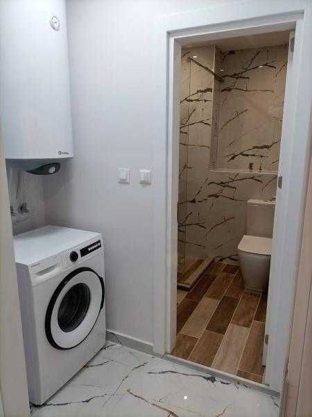 Дава се под наем Двустаен апартамент в Бургас, Център - 70 кв.м за 612 € - Снимка #9