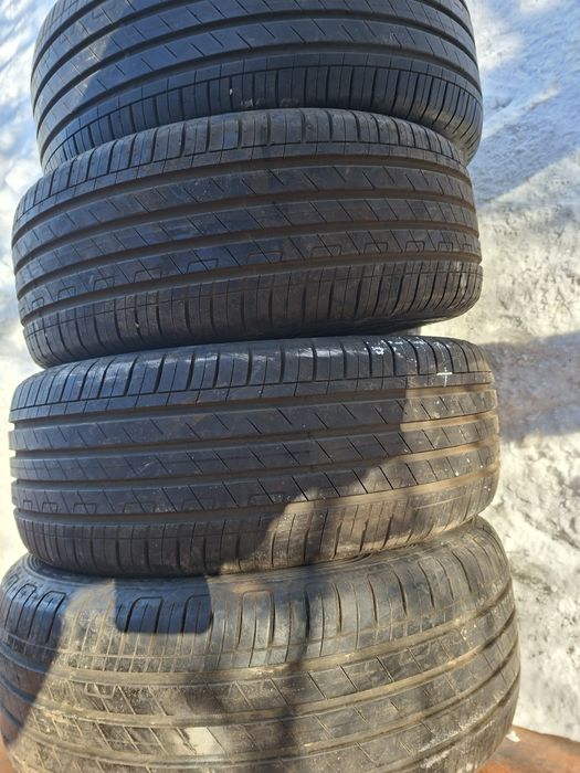 Продам шины 215/55/17 гудиер