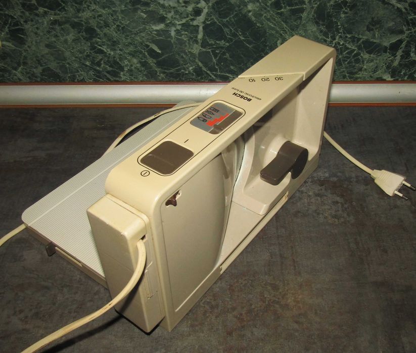 Електрическа машина за рязане на колбаси, хляб, сирена Bosch