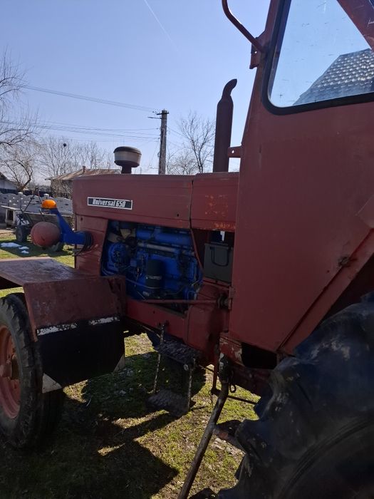 Tractor cu remorca si plug