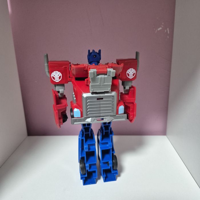 Игрушка-трансформер "Optimus Prime" (Трансформеры Новая искра) Hasbro
