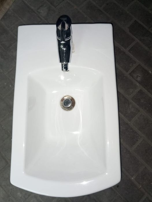 Биде б/у в отличном состоянии