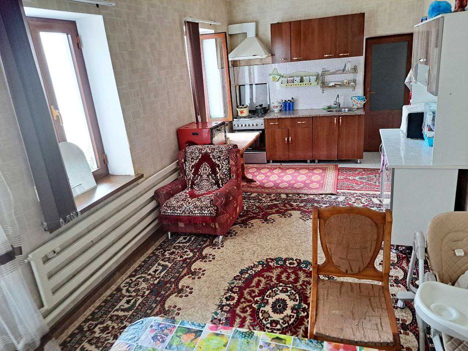 Продается 2х етажный дом в центре города(Ориентир Узгазоил)