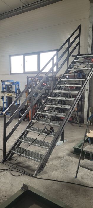 Scara metalica pentru interior