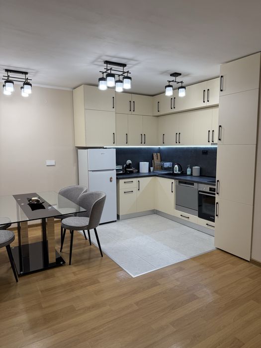 Дава се под наем Тристаен апартамент в София, Хладилника - 110 кв.м за 841.5 € - Снимка #5