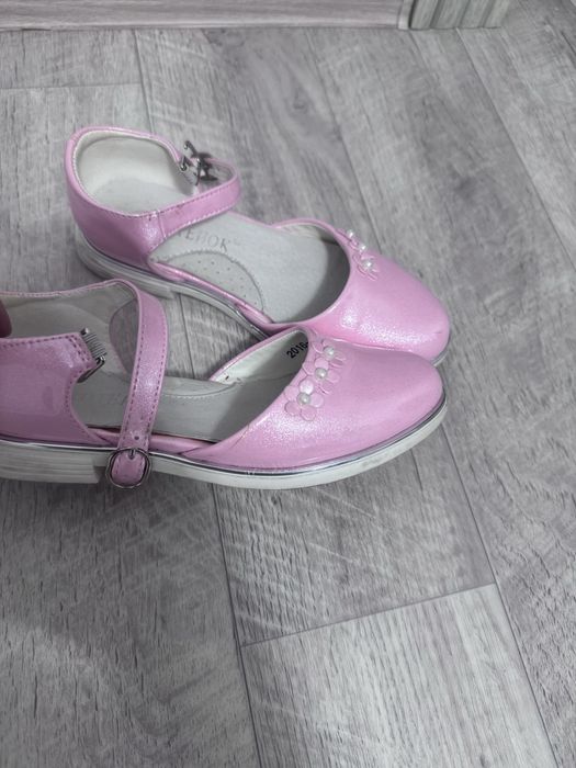 Продам детские туфли