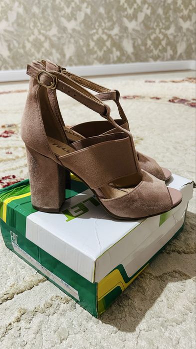 Жаздык аяк киiм кызга