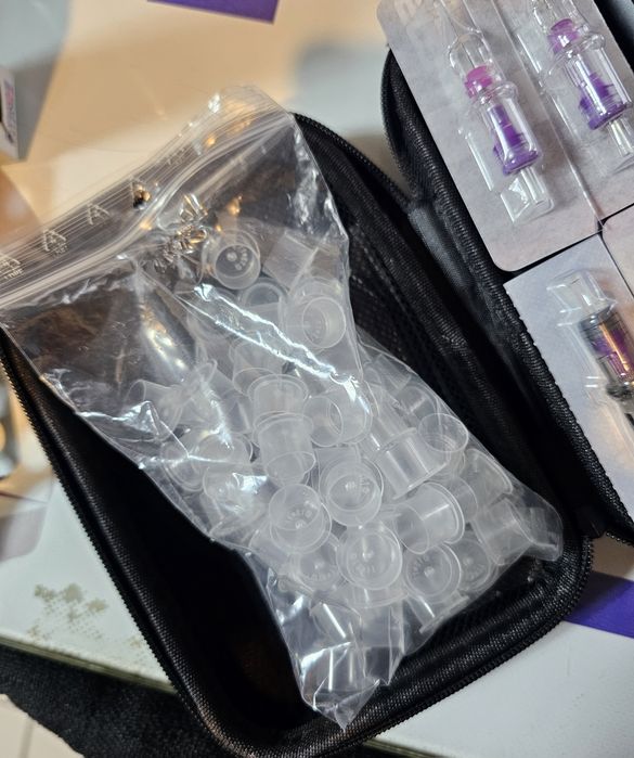 Vând kit de tatuat