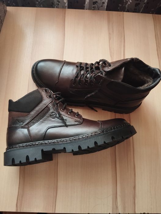 Продам зимние ботинки.