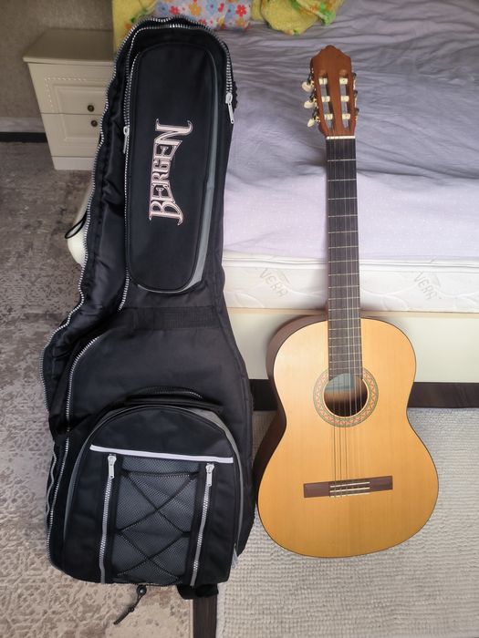 Классическая гитара Yamaha c40m с чехлом Bergen