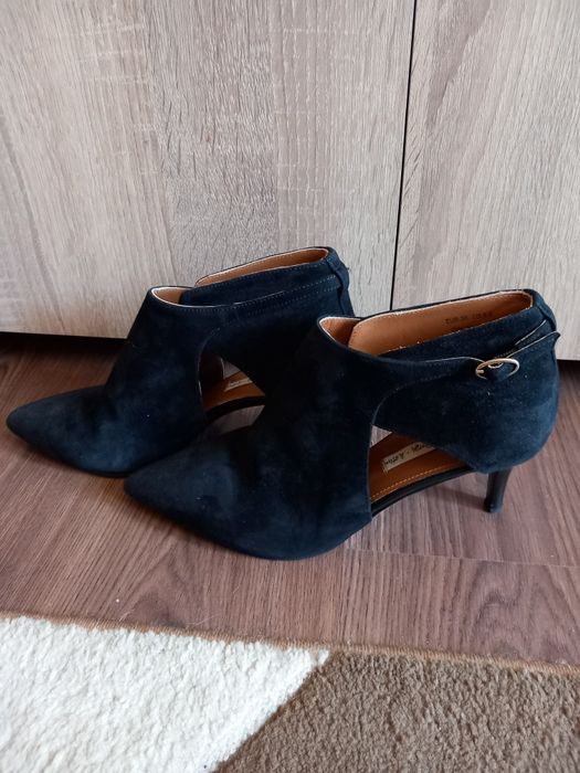 Дамски сандали номер 39 и боти 36 номер