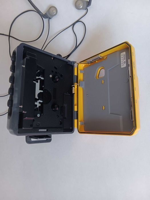 Walkman Sony WM-FS393, de colectie,anii 90, cu Radio,totul FUNCTIONAL perfect