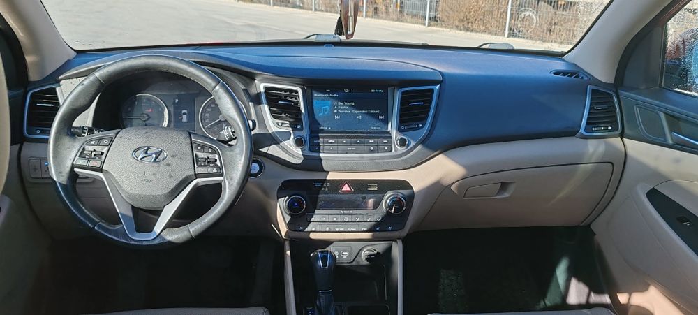 Vând Hyundai Tucson 1.6 full-options