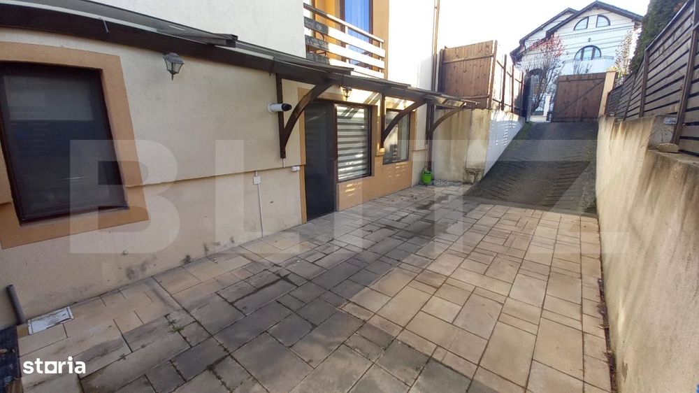 Apartament mobilat, 3 camere, 63 mp, curte 49 mp, parcare, cart Europa