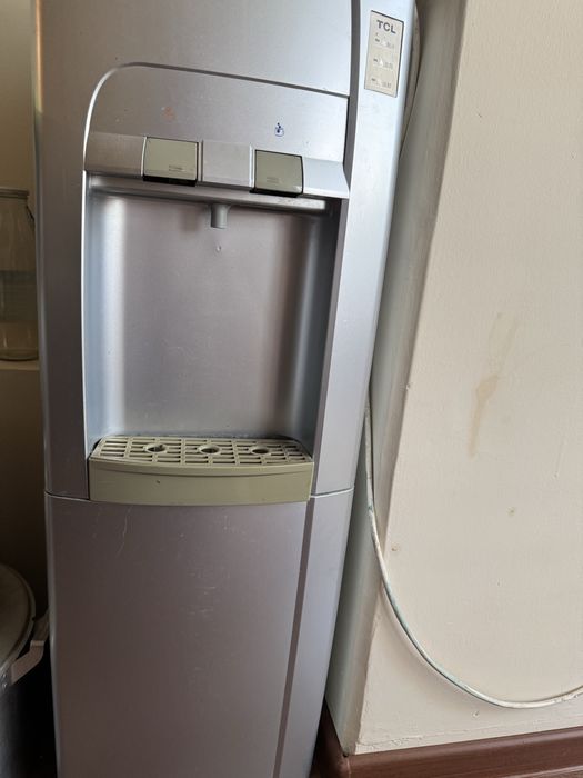 Диспенсер для воды с холодильником