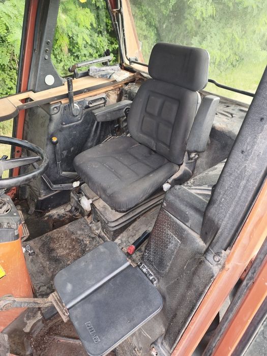 Tractor Fiat Agri 100-90 cu încărcător frontal.