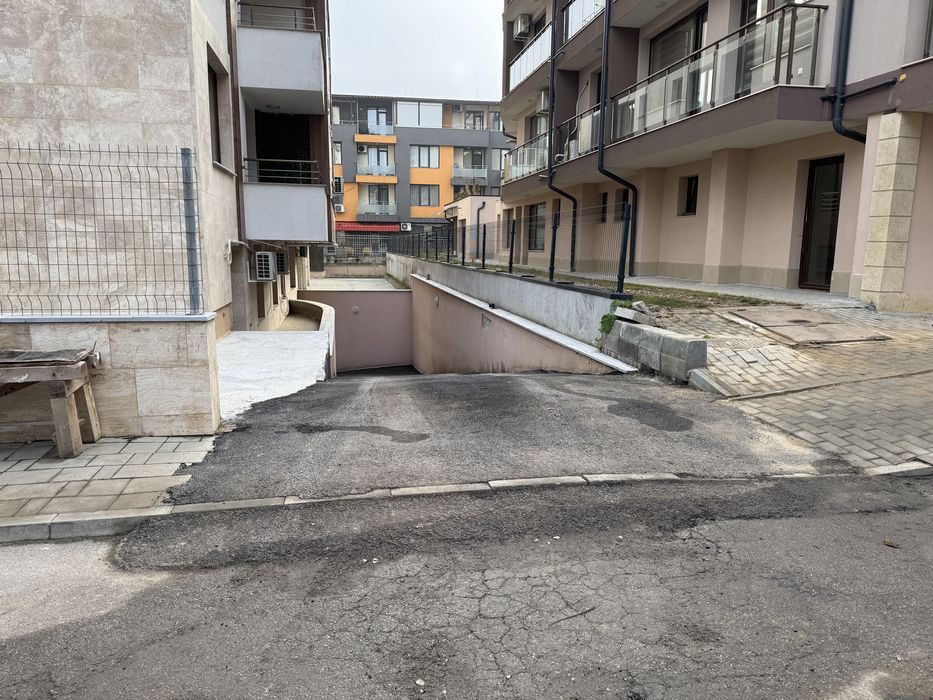 Дава се под наем Гараж / Паркомясто в София, Борово - 22 кв.м за 159.12 € - Снимка #1