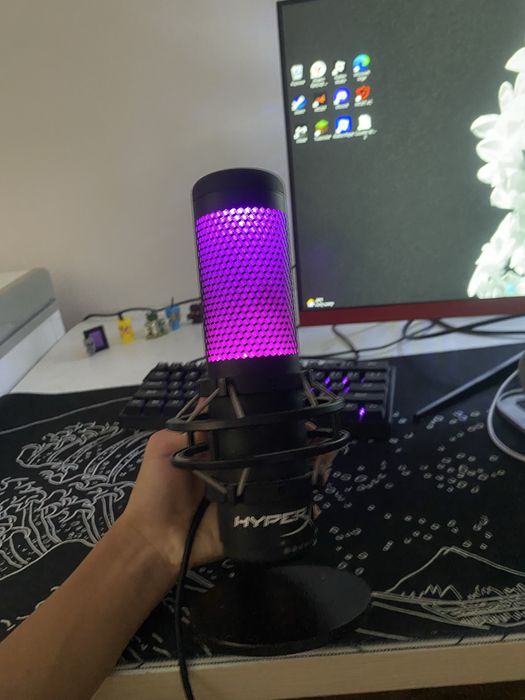 микрофон (hyperX,Quadqast S)в хорошем состояние