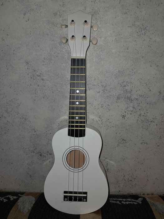 Продам укулеле новый