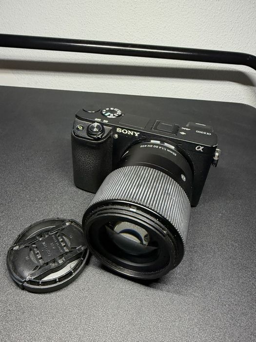 Cameră Sony A6300 + Sigma 30mm F1.4 DC DN