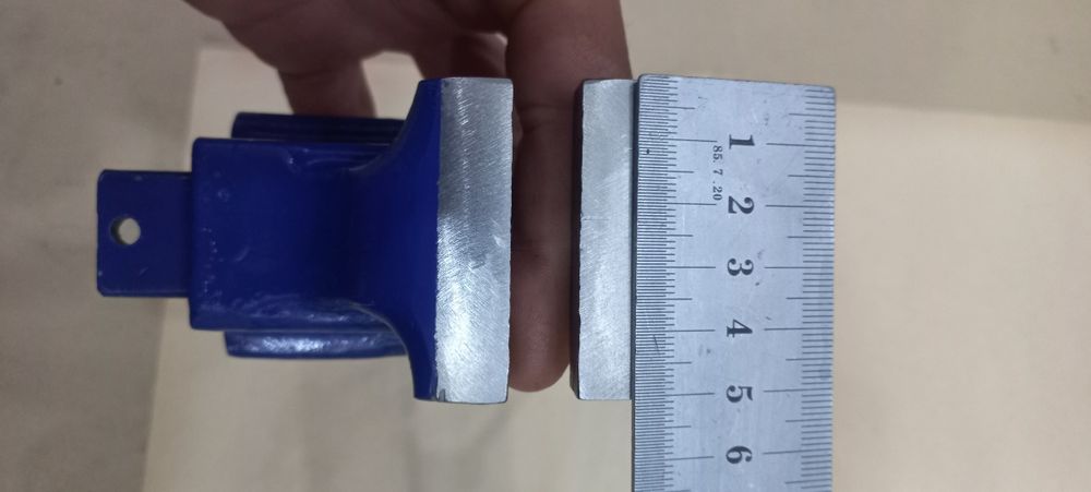 Тиски,отвёртки, лобзик,плашки