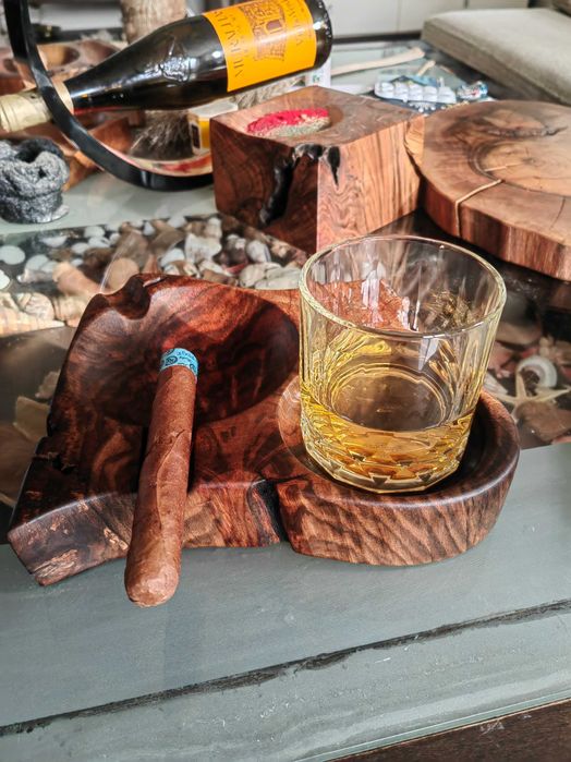 Пепелник за пури с място за чаша