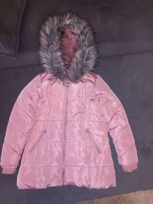 Продаются куртки на девочку 9-10 лет