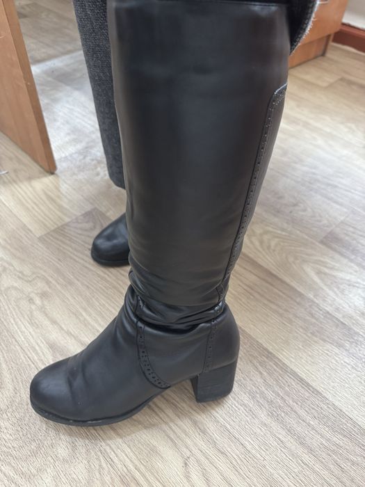 Срочно продам зимние сапоги