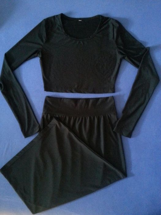 Черен к-кт: пола и блуза;Блузи:бяла дантелена и червена- "прилеп"...