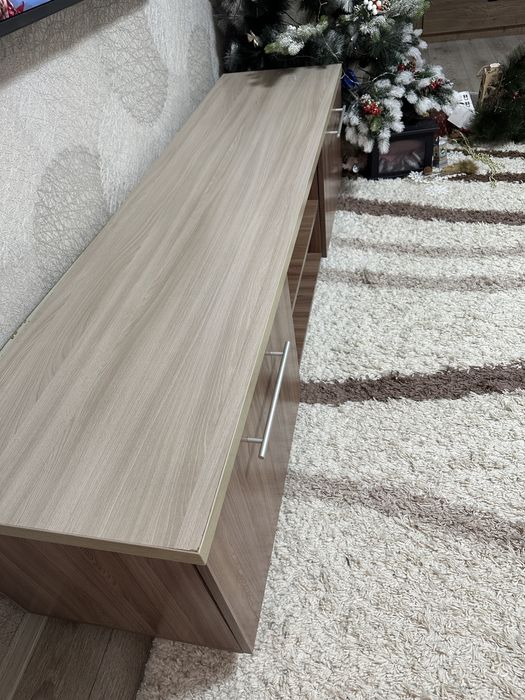 Продам тумбу под телевизор