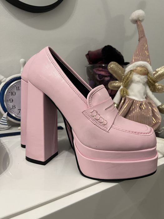 Високи обувки на ток