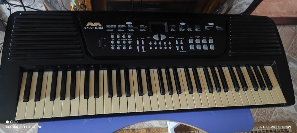 Продам синтезатор