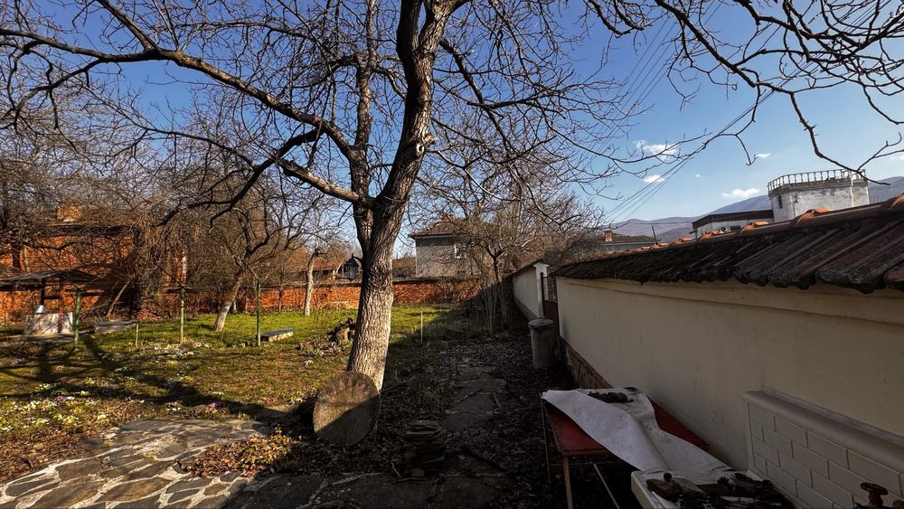 Къща с двор в с. Трудовец, общ. Ботевград