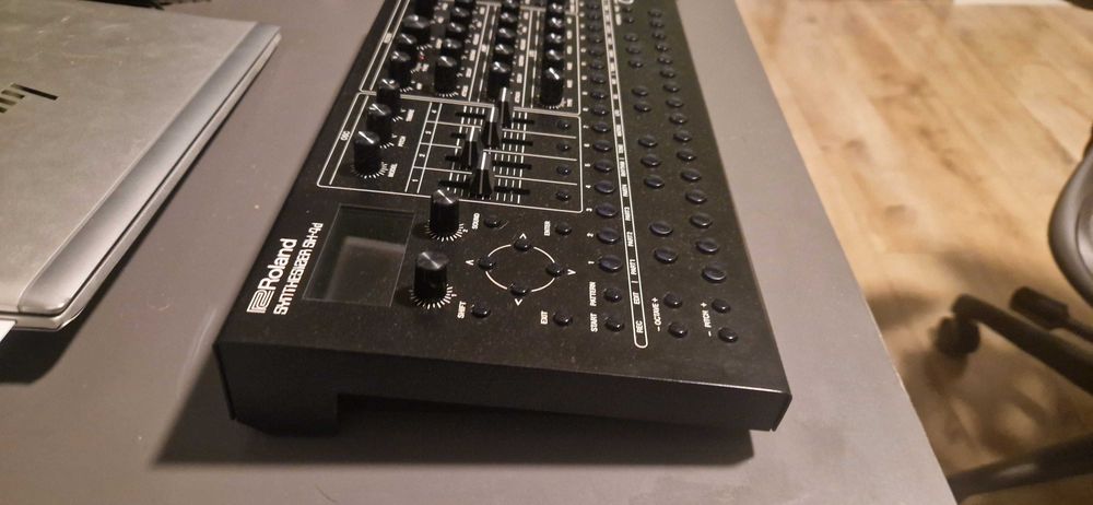Roland Sh4d Synth