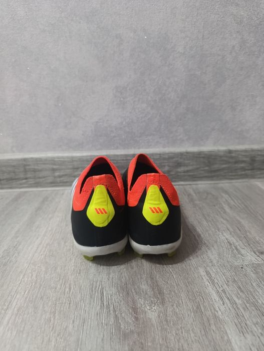 Продаю футбольные бутсы