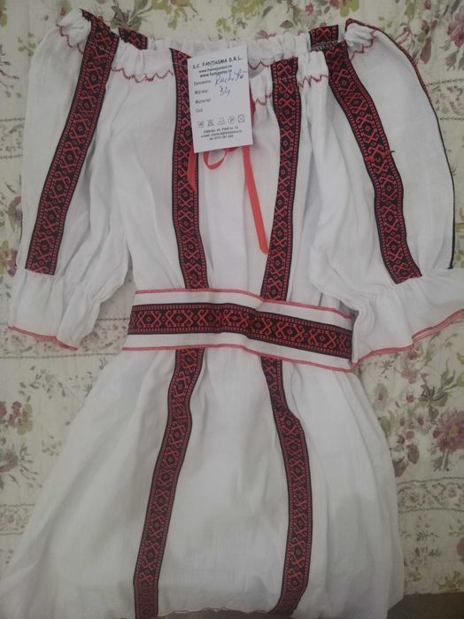 Costum tradițional pentru fete