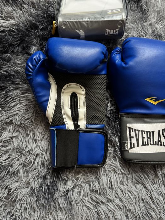 Боксерские перчатки Everlast